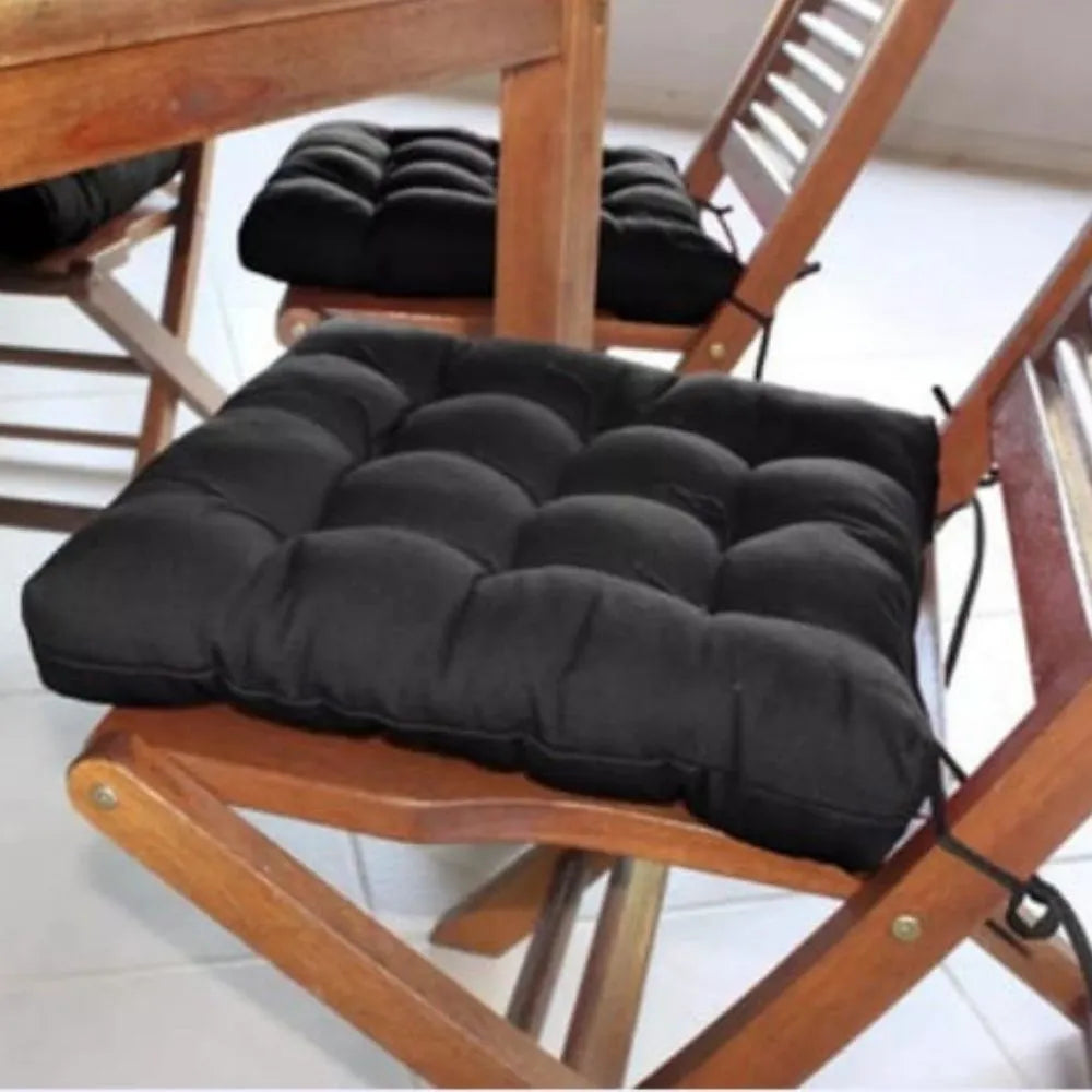 Foto de almofada para futon preto muito bonita