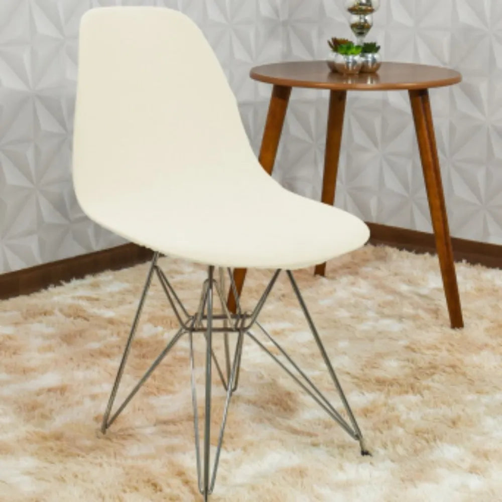 Foto de Capa para Cadeira Eiffel Creme muito bonita