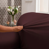 Veja capa para sofá marrom tabaco que protege e decora o sofá