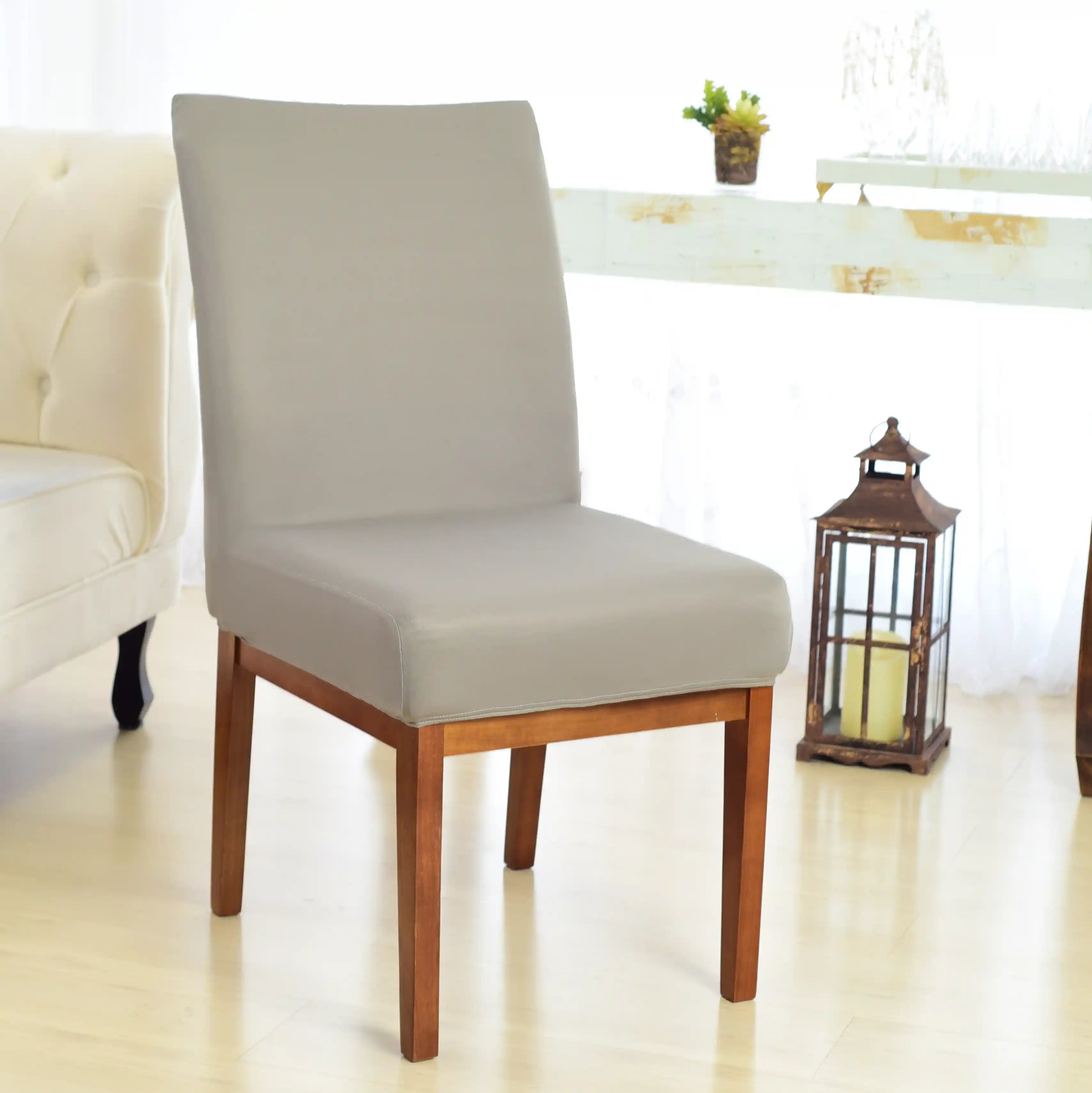 Foto de Capa para Cadeira de Jantar Cinza Claro muito bonita