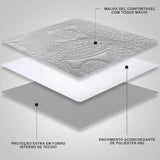 Foto vitrine capa para cadeira acolchoada cinza