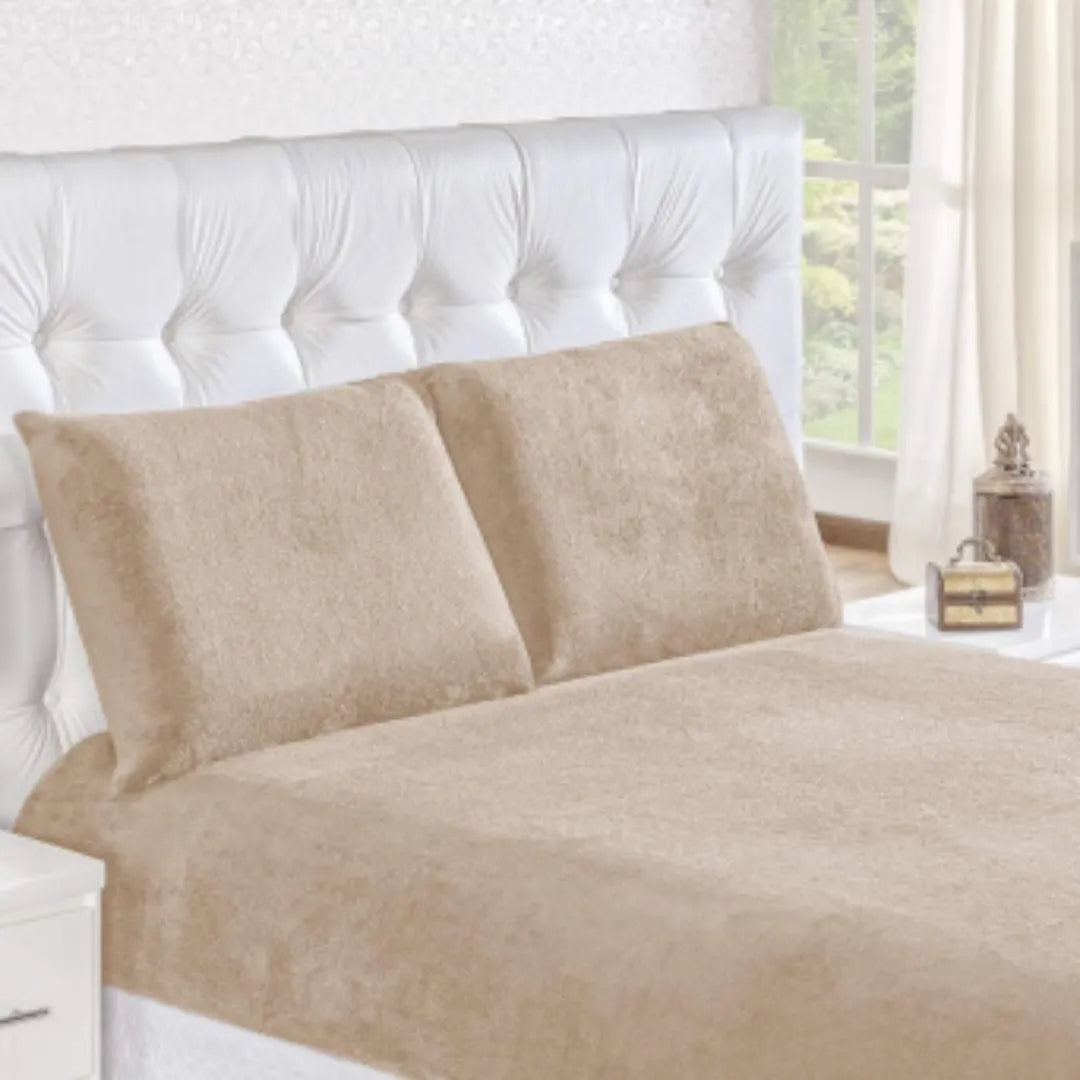Conheça o Jogo de Cama Casal Plush Soft Sono Quentinho Caqui da Chame do Detalhe