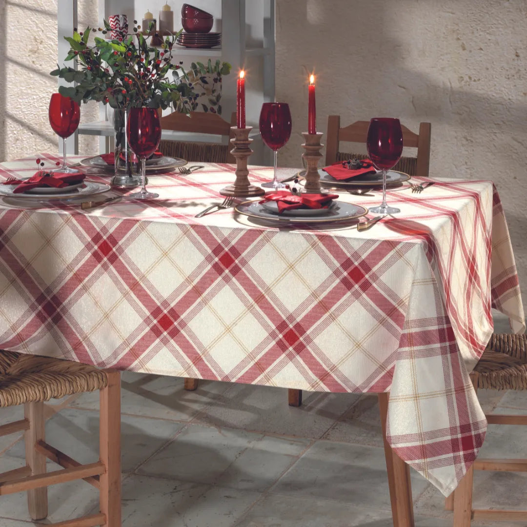 Foto da Toalha de Mesa Natalina Xadrez da Chame do Detalhe muito bonita
